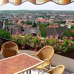 Apartmanhaz Zalanki Lägenhet *