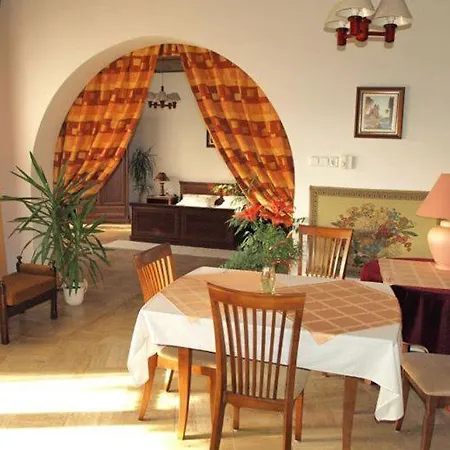 Apartmanhaz Zalanki Διαμέρισμα Έγκερ