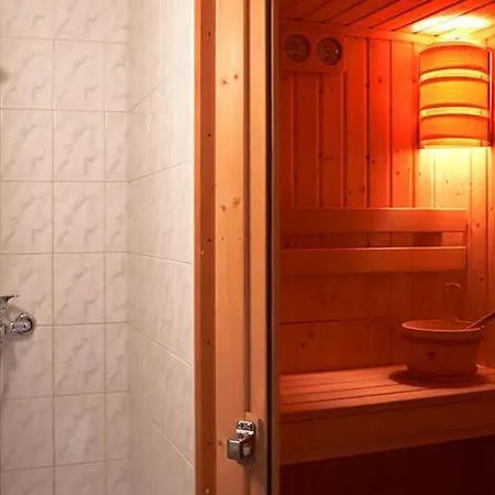 Apartmanhaz Zalanki * Έγκερ