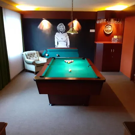 Apartmanhaz Zalanki * Эгер