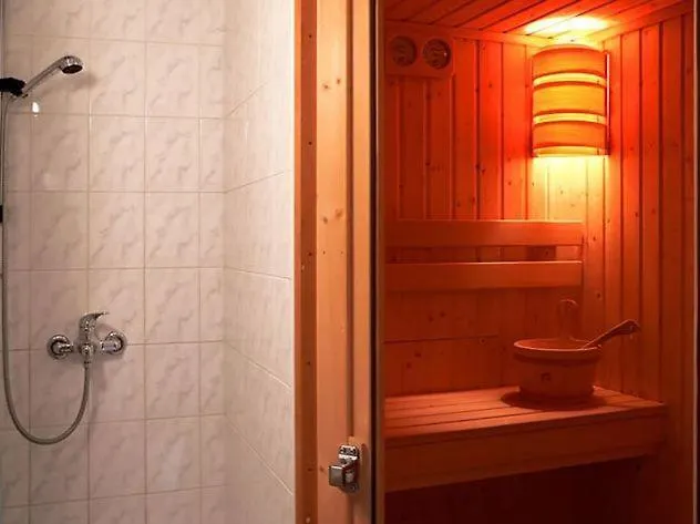 Apartmanhaz Zalanki * Eger